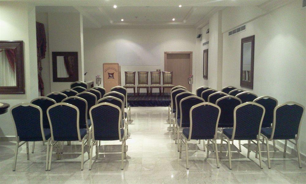 Cayam Hotel Doha Exteriör bild