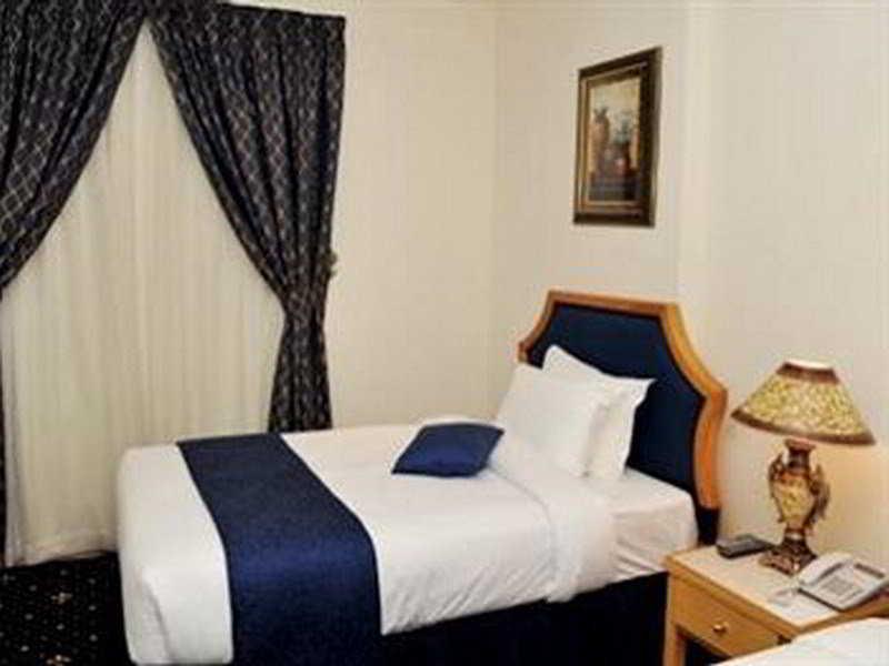 Cayam Hotel Doha Exteriör bild
