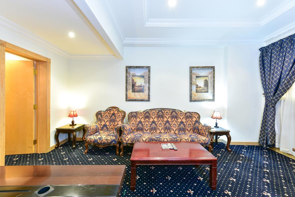 Cayam Hotel Doha Exteriör bild