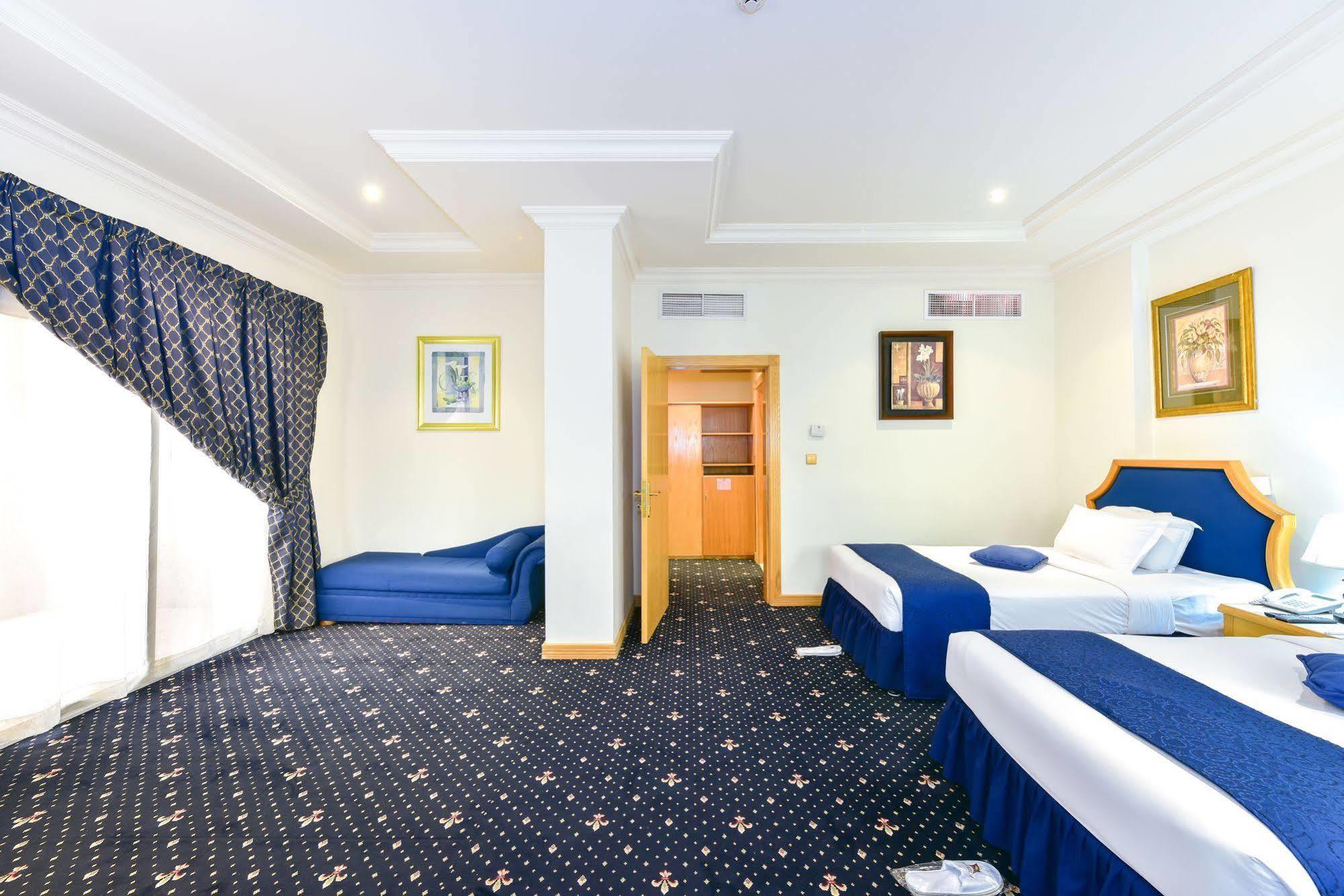 Cayam Hotel Doha Exteriör bild