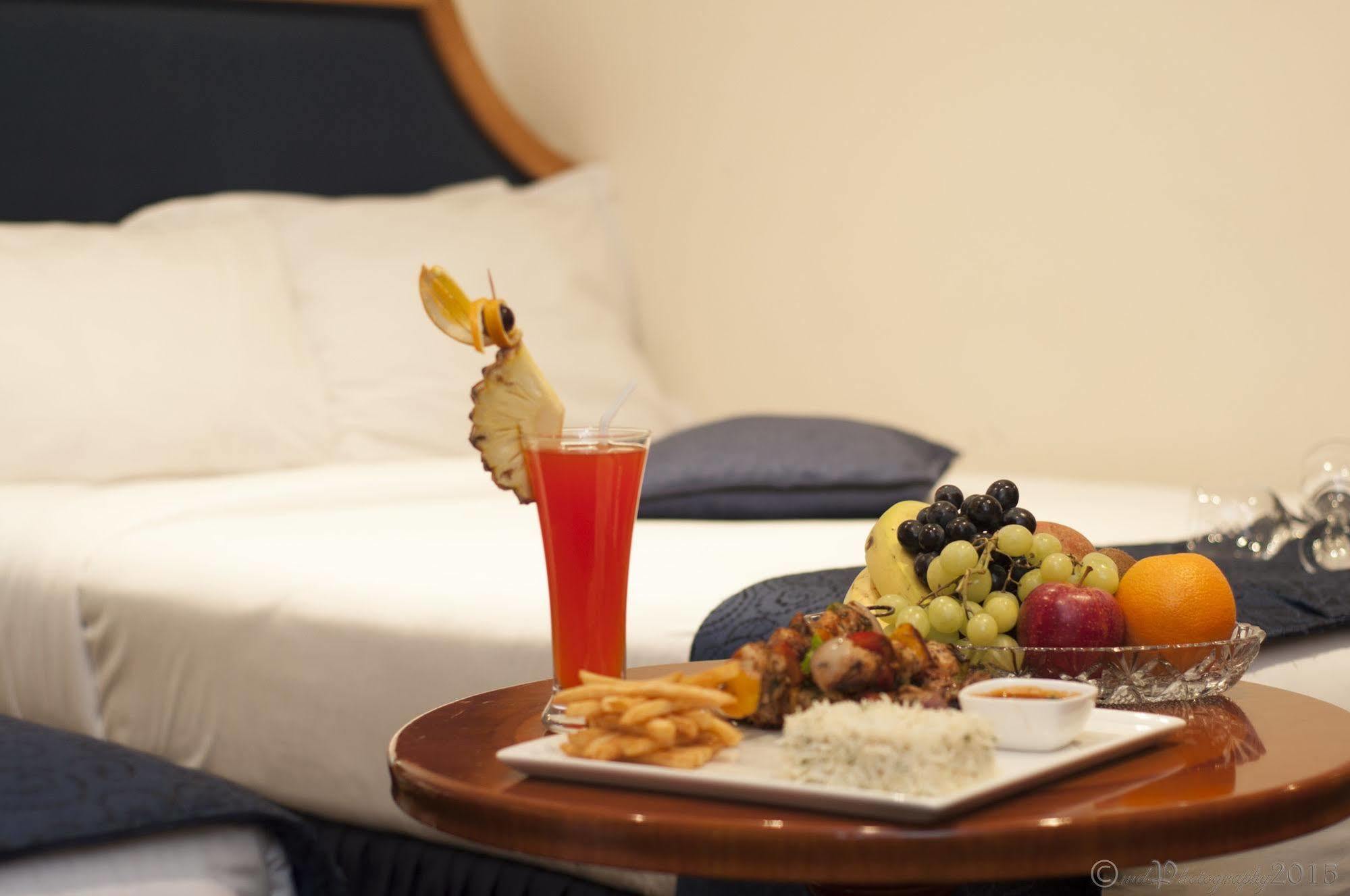 Cayam Hotel Doha Exteriör bild