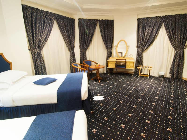Cayam Hotel Doha Exteriör bild