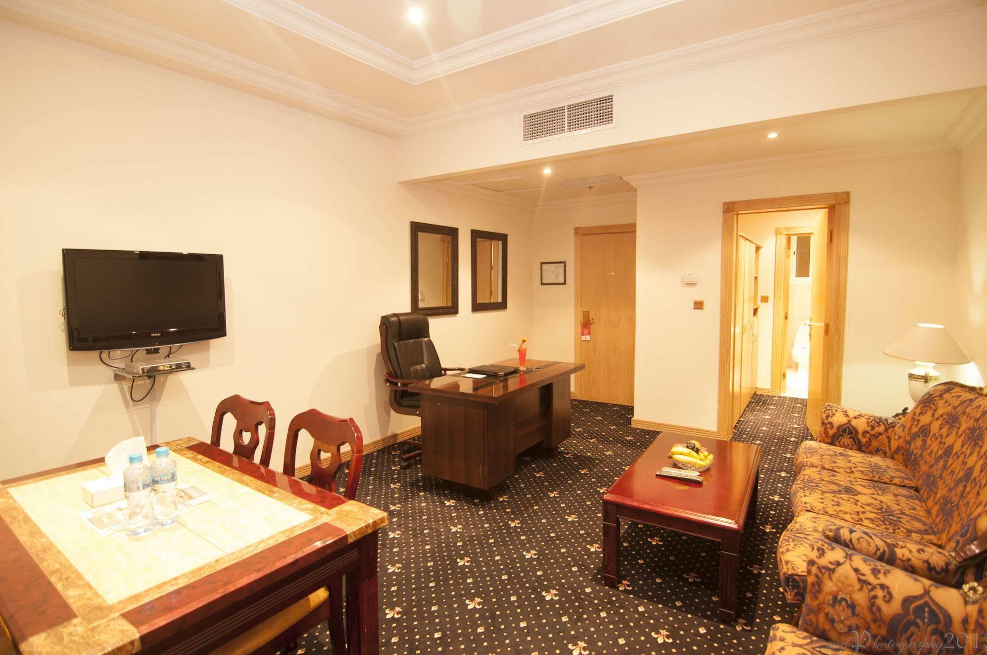 Cayam Hotel Doha Exteriör bild