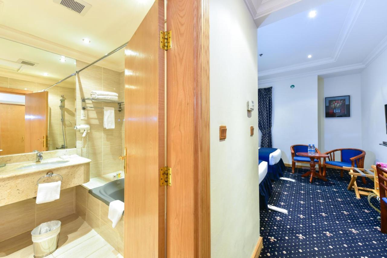 Cayam Hotel Doha Exteriör bild